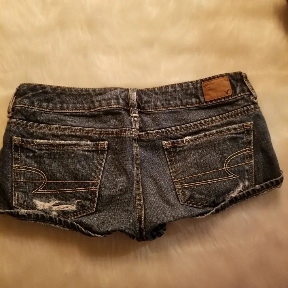 Sz 2 American Eagle Distressed Jean Shorts - Picture 2 of 3